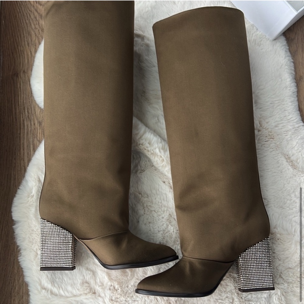 Marc Jacob’s Elegant Brown Knee-High Boots with Embellished Heels